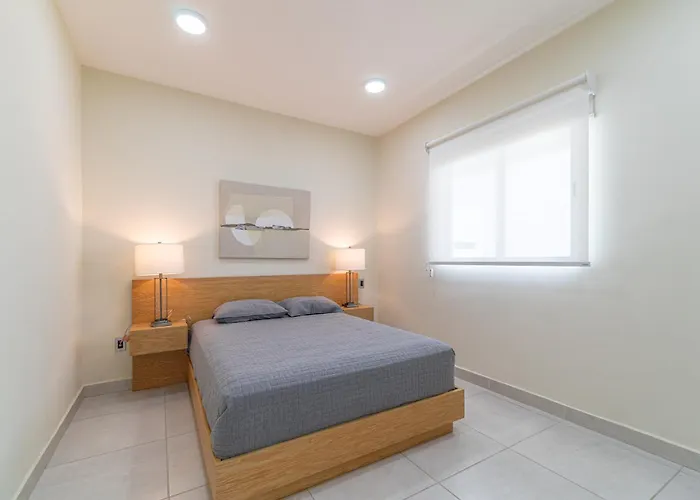 Penthouse With Jungle View Terrace Gym Pool Hottub Holiday home *