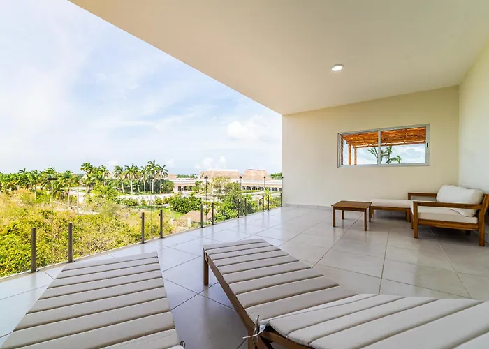 Penthouse With Jungle View Terrace Gym Pool Hottub *