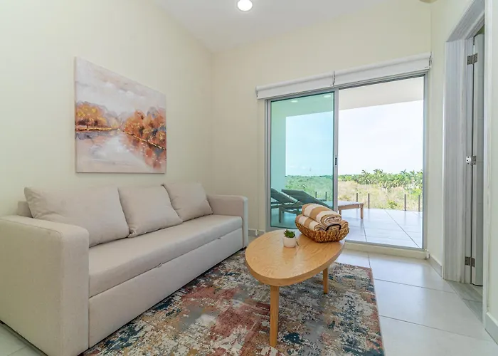 Penthouse With Jungle View Terrace Gym Pool Hottub Holiday home