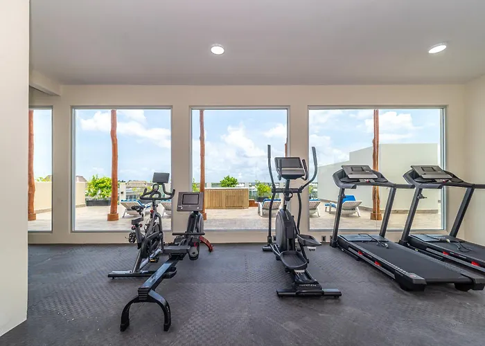 Penthouse With Jungle View Terrace Gym Pool Hottub Holiday home