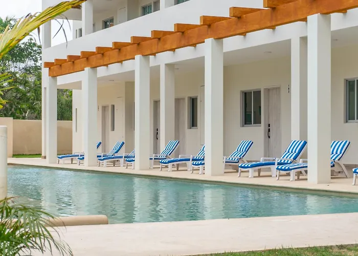 Penthouse With Jungle View Terrace Gym Pool Hottub Holiday home *