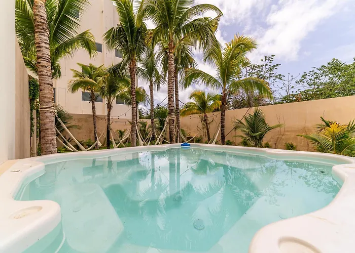 Penthouse With Jungle View Terrace Gym Pool Hottub Holiday home